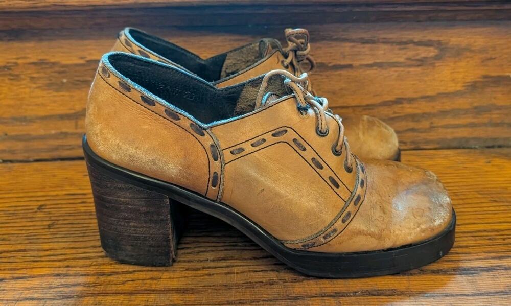 Vintage 70s Rare Platform Beige Leather Platform Closed Toe Shoes Women's 7B